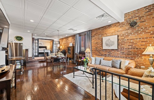 Hendersonville Apartamento | Unique Couple's Getaway in the Heart of Downtown