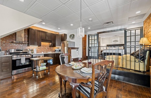 Hendersonville Apartamento | Unique Couple's Getaway in the Heart of Downtown