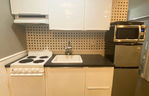 Guttenberg Casa | Unique, cozy & spacious basement apt close to NYC