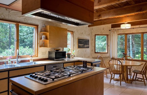 Trinidad Casa | Unique custom-built, ultra private home, dog-friendly, ocean views, hot tub