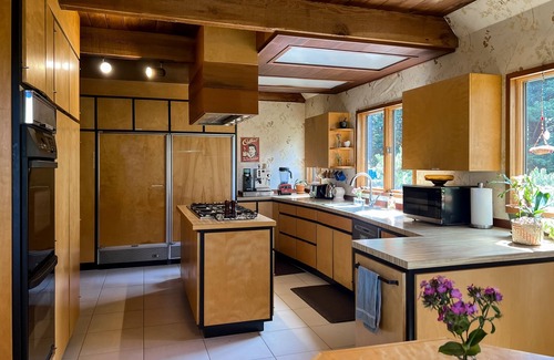 Trinidad Casa | Unique custom-built, ultra private home, dog-friendly, ocean views, hot tub