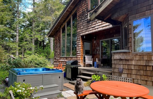 Trinidad Casa | Unique custom-built, ultra private home, dog-friendly, ocean views, hot tub