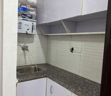 Old Rajinder Nagar Apartamento | Unique & Decent Studio Apartment