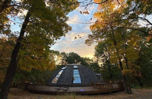 New Paltz Casa | Unique Dome House with Hot Tub & Piano on 28 Acres
