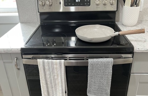 Luray Apartamento | Unique downtown stay in historical building just minutes to Luray Caverns