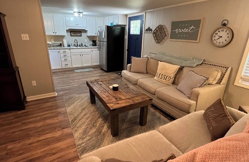 Mason Casa | Unique family friendly 2-bedroom house in Mason Tn