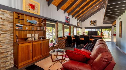 Bongaree Casa | Unique Getaway 300m To Bribie Foreshore, Bongaree