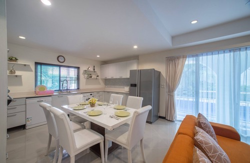 Ban Saiyuan Villa | Villa de estilo griego único se encuentra en el sur de la isla de Phuket