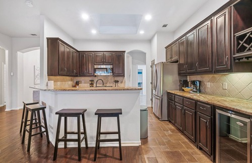 Lewisville Casa | Unique heated pool & spa outdoor kitchen, game room near DFW sleeps 10-12