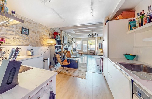 Verteuil-sur-Charente Casa | unique house right in center, next to river | beautiful castle-view from jacuzzi