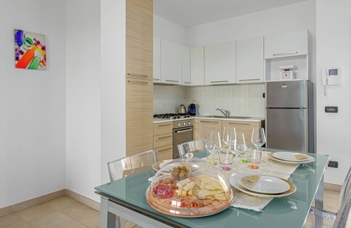 Golfo Aranci Apartamento | Apartamento vacacional único "Villa Marconi 8" con vistas al mar y amplia terraza soleada
