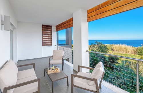 Golfo Aranci Apartamento | Apartamento vacacional único "Villa Marconi 8" con vistas al mar y amplia terraza soleada
