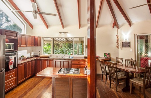 Diwan Casa | Única casa de huéspedes privada con sus propias cascadas y pozas junto a su terraza.