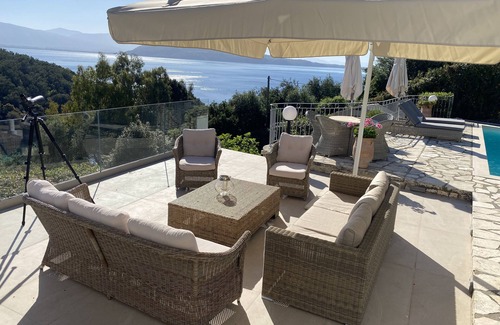 Gimari Villa | Hermosa villa en una ubicación impresionante con piscina climatizada.