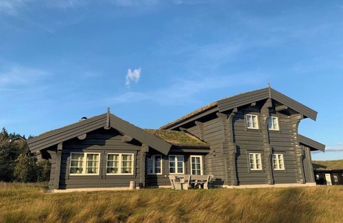 B Cabina | Unique log cabin on Lifjell with sauna, 4 bedrooms, 2 living rooms and 2.5 bathrooms