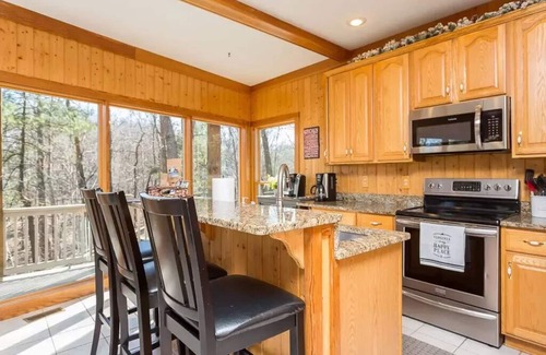 Massanutten Cabina | Unique Massanutten Lodge, Hot Tub, Game Room w/foosball and Gorgeous Views!!