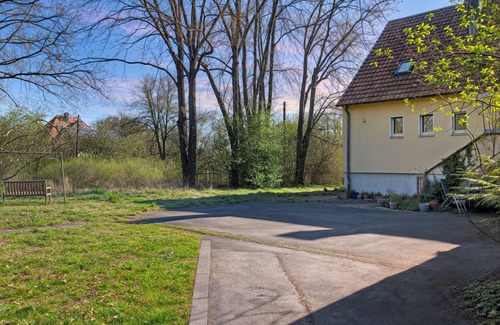 Unterneustadt Apartamento | Unique Modern Nature Oasis in the City Center