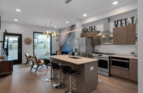 Edgehill Condominio | Unique Nashville Condo ★ POOL, PATIO, PARKING