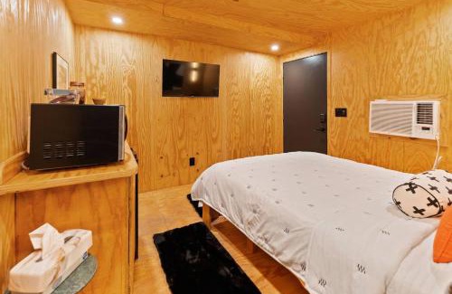 Governmental Mall Casa | Unique*NEW*Hot Tub Studio*Mins to DT & PHX Airport