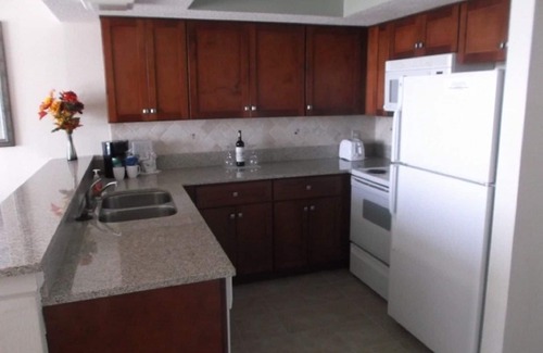Arcadian Shores Condominio | SeaWatch actualizado de lujo con Oceanfront BR - Nuevo W / D - especiales semanales de mayo a junio