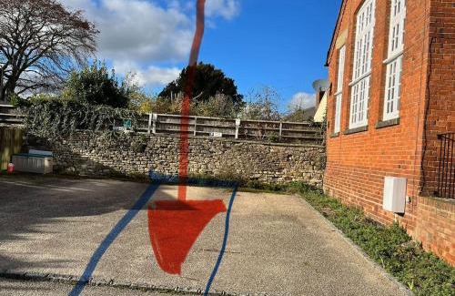 Brackley Casa | Unique Old Auction House