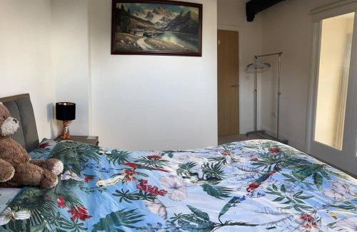 Brackley Casa | Unique Old Auction House