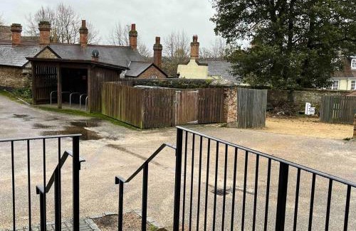 Brackley Casa | Unique Old Auction House