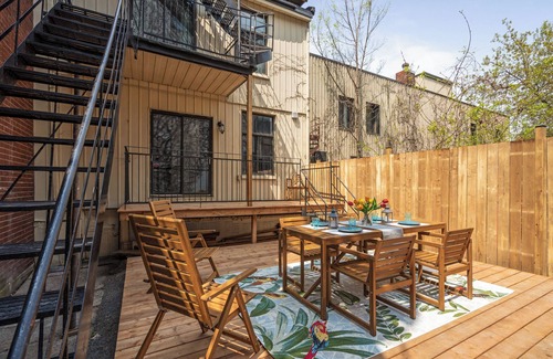 Ville-Marie Apartamento | Unique Old Montreal Parking & Yard Patio 10 Guests