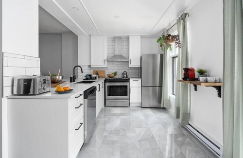 Ville-Marie Apartamento | Unique, Old, Montreal, Parking & Patio 10 Guests