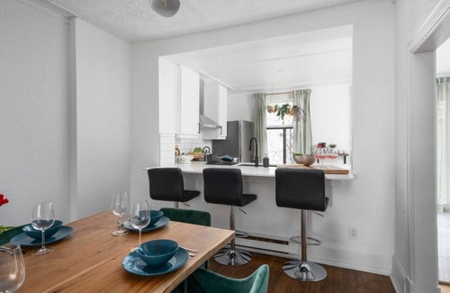 Ville-Marie Apartamento | Unique, Old, Montreal, Parking & Patio 10 Guests