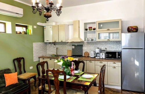 Old Town Casa | Unique Old Town Home ❤ 2min to Beach & Harbour