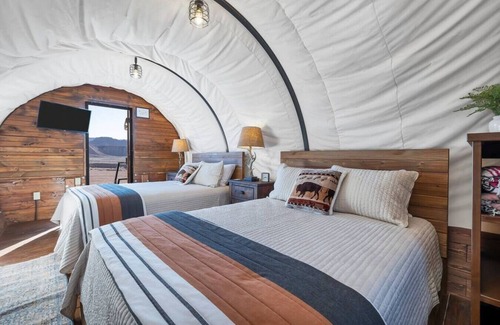 Virgin Cabina | Unique Pet Friendly Covered Wagon with 2 QB #24