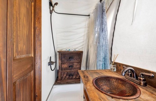 Virgin Cabina | Unique Pet Friendly Covered Wagon with 2 QB #24