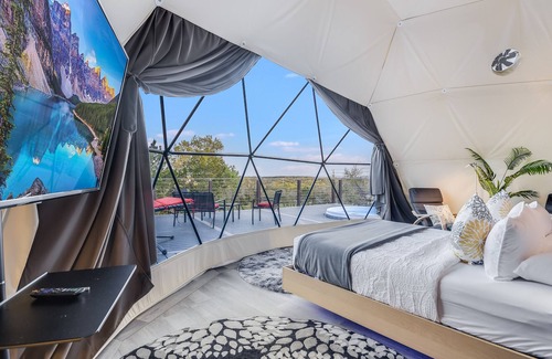 Lago Vista Complejo | Unique Eco-Glamping Resort in TX Hill country!
