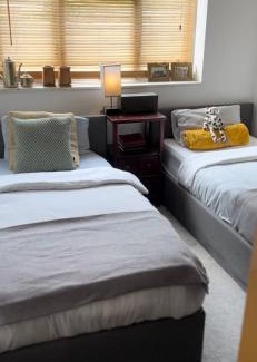 Rugby Casa | Unique private 2 bedroom property