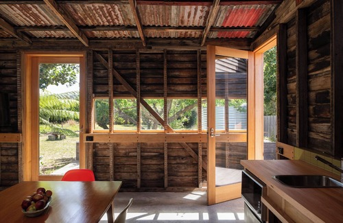 Invermay Apartamento | Unique private accessible guestsuite architect designed urban cabin, Launceston.