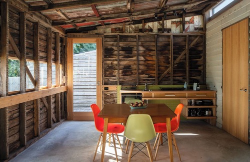 Invermay Apartamento | Unique private accessible guestsuite architect designed urban cabin, Launceston.