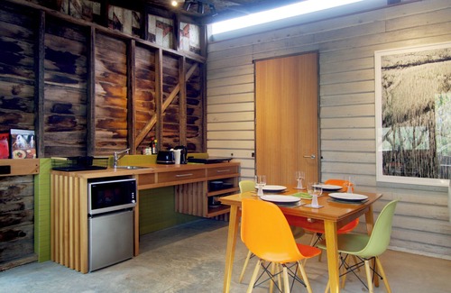 Invermay Apartamento | Unique private accessible guestsuite architect designed urban cabin, Launceston.