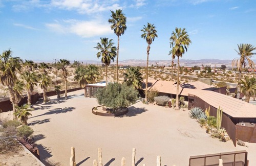 Twentynine Palms Casa | Rancho bohemio en un retiro de 12 acres de desierto alto en la entrada del Parque Nacional Joshua Tree
