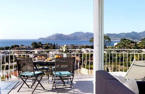 La Croix des Gardes Apartamento | UBICACIÓN ÚNICA CON UNA VISTA DE DREAMLOOKING DE CANNES BAY