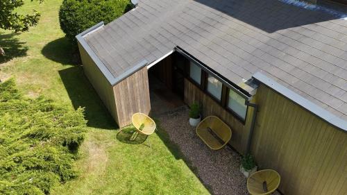 Merston Casa | Unique & Rural Child Friendly Annexe with Large Gardens, Games & Tennis Court - Chichester Holiday Properties