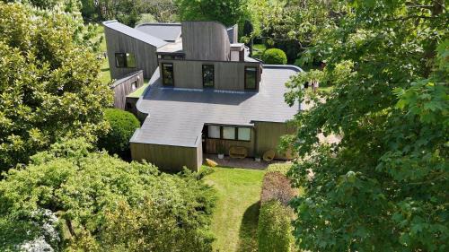 Merston Casa | Unique & Rural Child Friendly Annexe with Large Gardens, Games & Tennis Court - Chichester Holiday Properties