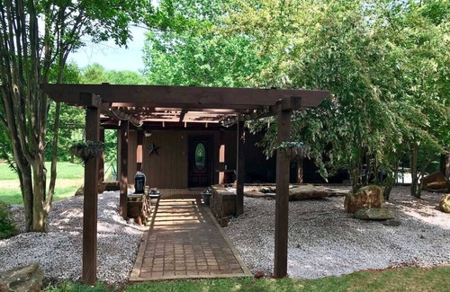 Mount Mourne Cabaña | Unique Rustic Charm Cottage Great Location close to Lake
