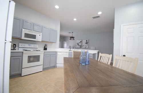 Four Corners Casa | Unique sanitized home near parks and shopping centers