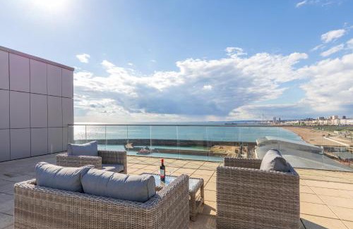 Seafront Apartamento | Unique Sea View Penthouse with Hot Tub
