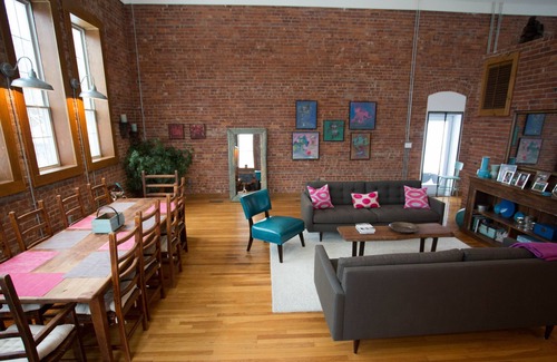 Slate Hill Casa | Única, serena, llena de luz solar Hudson Valley renovado escuela
