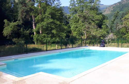 Chateau-Verdun Apartamento | Único apartamento de esquí / montaña en terrenos del siglo XVIII Chateau con piscina nueva