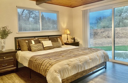 Ahwahnee Casa | Unique Space, Views, Pool, Fireplace, Close to Yosemite & Town