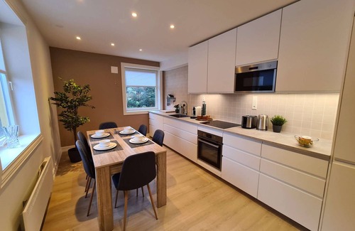 Stavanger Casa | ★ Unique, Spacious And Modern 3 BR w / King Beds, Near City Center, Free Parking