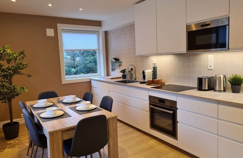 Stavanger Casa | ★ Unique, Spacious And Modern 3 BR w / King Beds, Near City Center, Free Parking